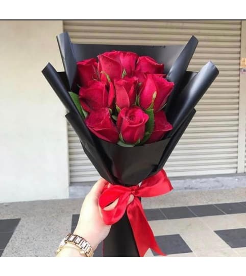 Dozen paper roses